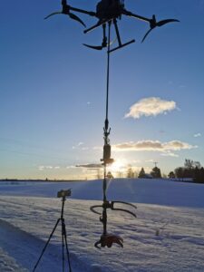 Drone med klippeaggregat